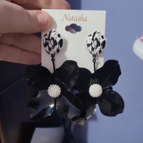 Natasha Couture Black and White Floral Earrings - Picture 2 of 2